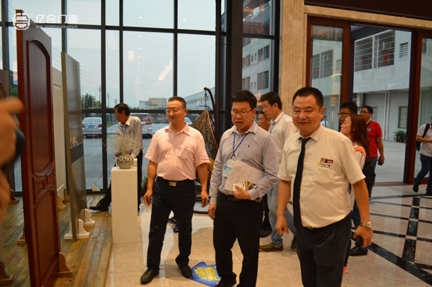 热烈欢迎马来西亚国际交流团参观亿合门窗科技园 洽谈长期合作！