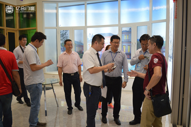 热烈欢迎马来西亚国际交流团参观亿合门窗科技园 洽谈长期合作！